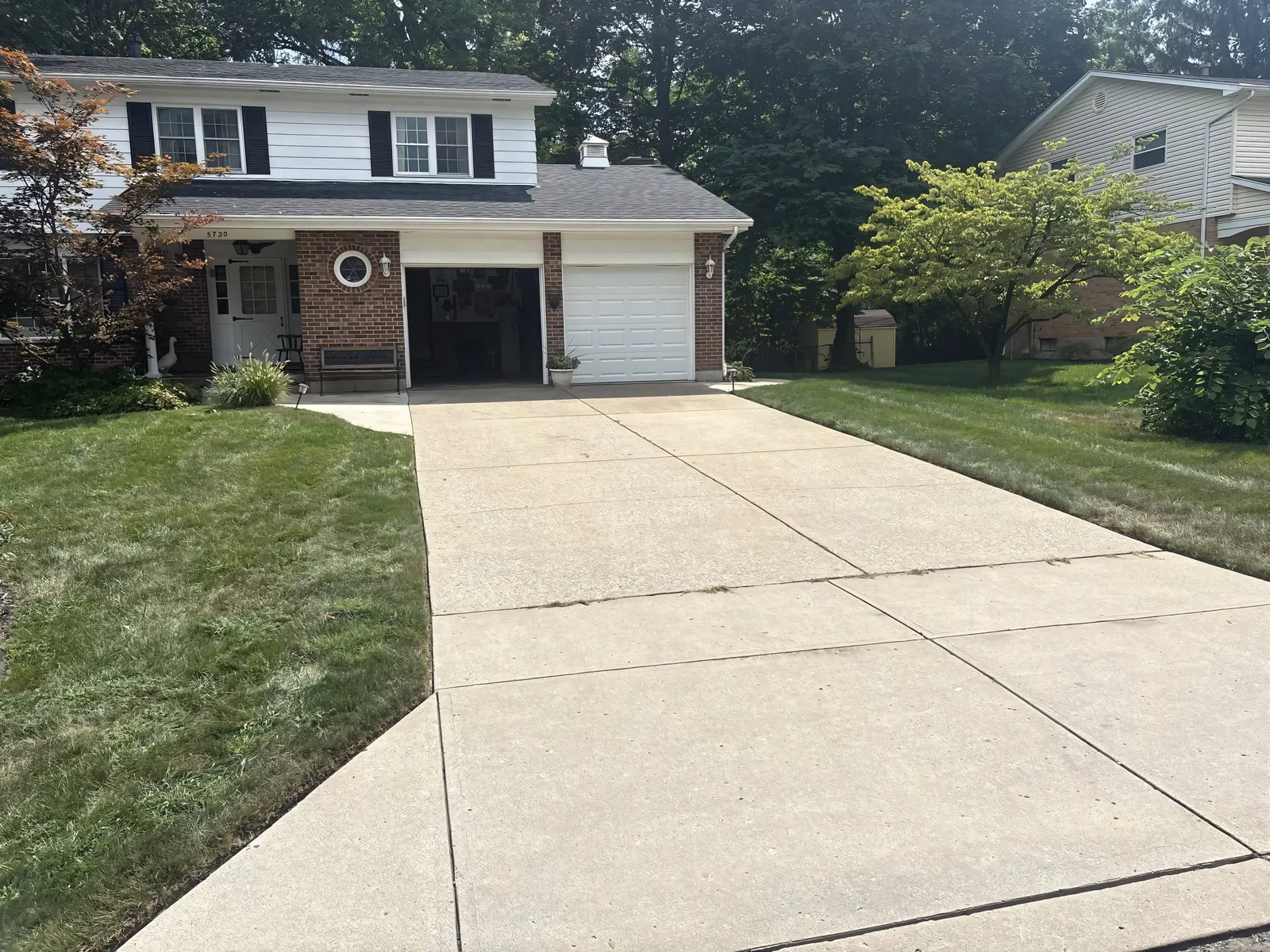 Concrete driveway cleaned at an angle — even, stripe-free finish by Stoltz